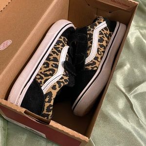 Girls leopard vans
